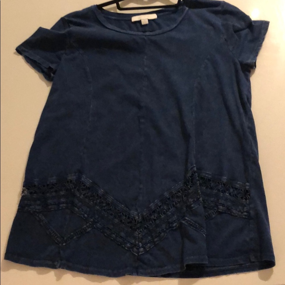 Lue short sleeve top.